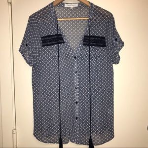 🌴3/$20 Eden and Olivia Blouse Blue and White